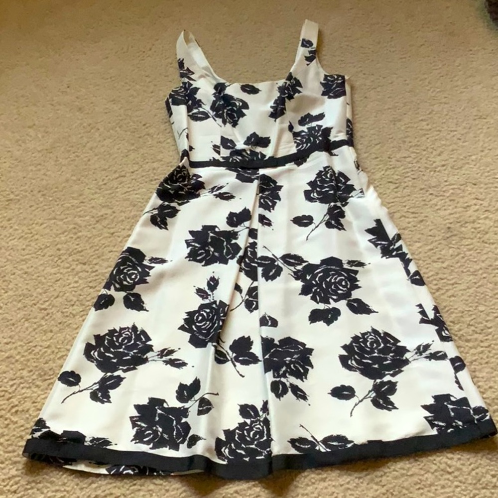 Stunning Cream/Black formal silky Ann Taylor Dress size6 ribboned waistband